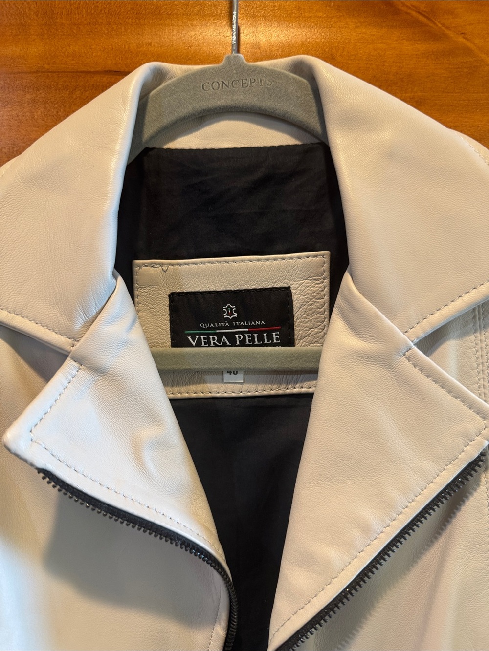 Vera Pelle Off-White Leather Jacket
Never worn 
Gorgeous!!